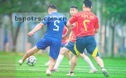一位用户轻点图片 阅读体验流畅自然